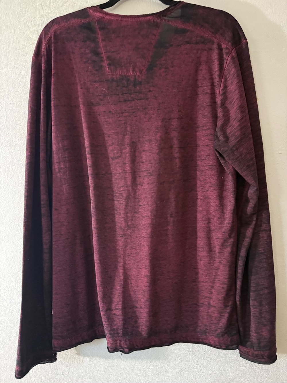 GUESS Men’s XL Burgundy Washed V-Neck Long Sleeve Shirt Distressed Casual - Picture 3 of 7